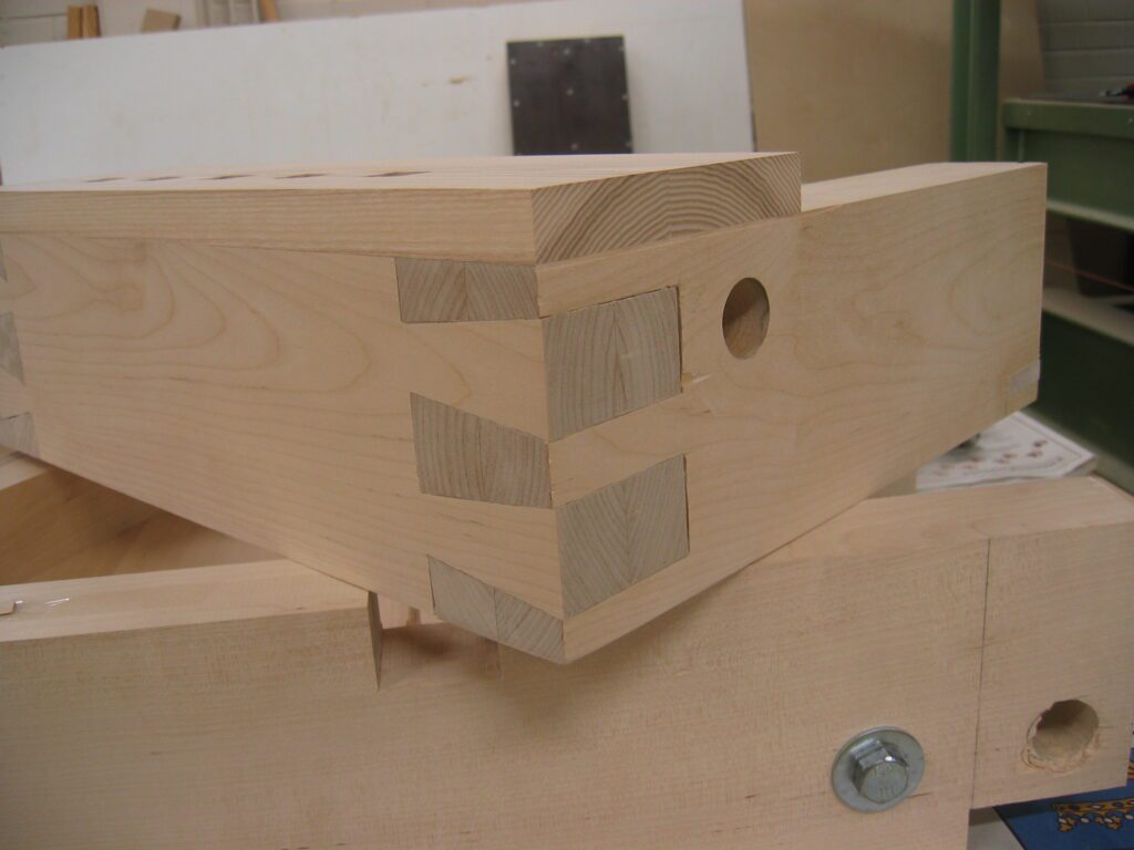 Precision dovetail joint wooden connection