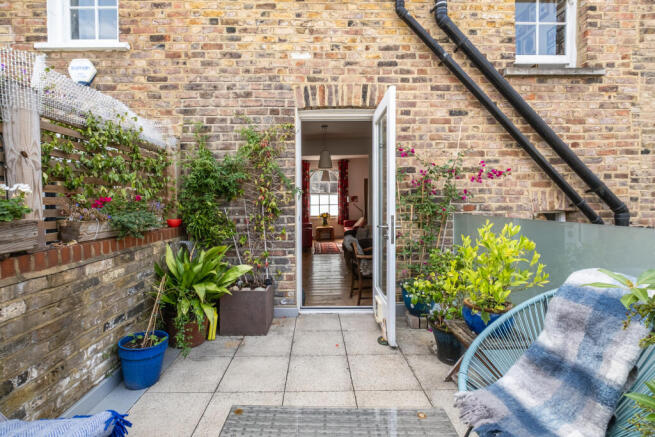 carpenter measuring woodwork salary calculator