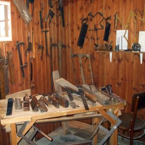 Carpenter vs Joiner: The Ultimate Guide to Understanding the Difference Between Carpenter and Joiner Roles